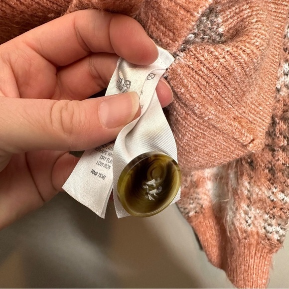 Cupcakes & Cashmere Plaid Cropped Cardigan - Picture 5 of 7